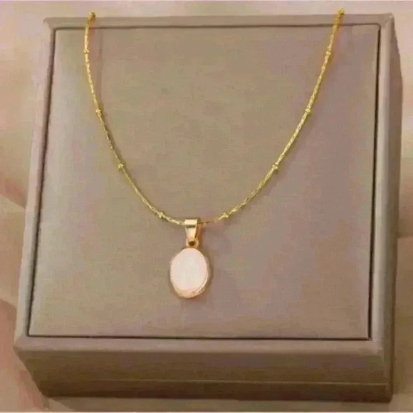 New Minimalist 14k Gold Necklace with natural White Stone Pendant - Picture 4 of 6